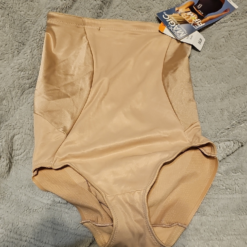 NWT NAOMI & Nicole Women Shapewear Tan Small Underwear Intimates Slim Comfort